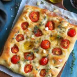 Focaccia mit Tomaten, Knoblauch & Thymian