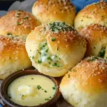 Megalecker Knoblauch Br&ouml;tchen gef&uuml;llt mit Mozzarella K&auml;se Rezept