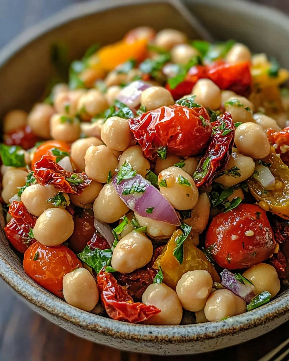 Marinierter getrockneter Tomaten-Bohnen-Salat 24 Marinierter