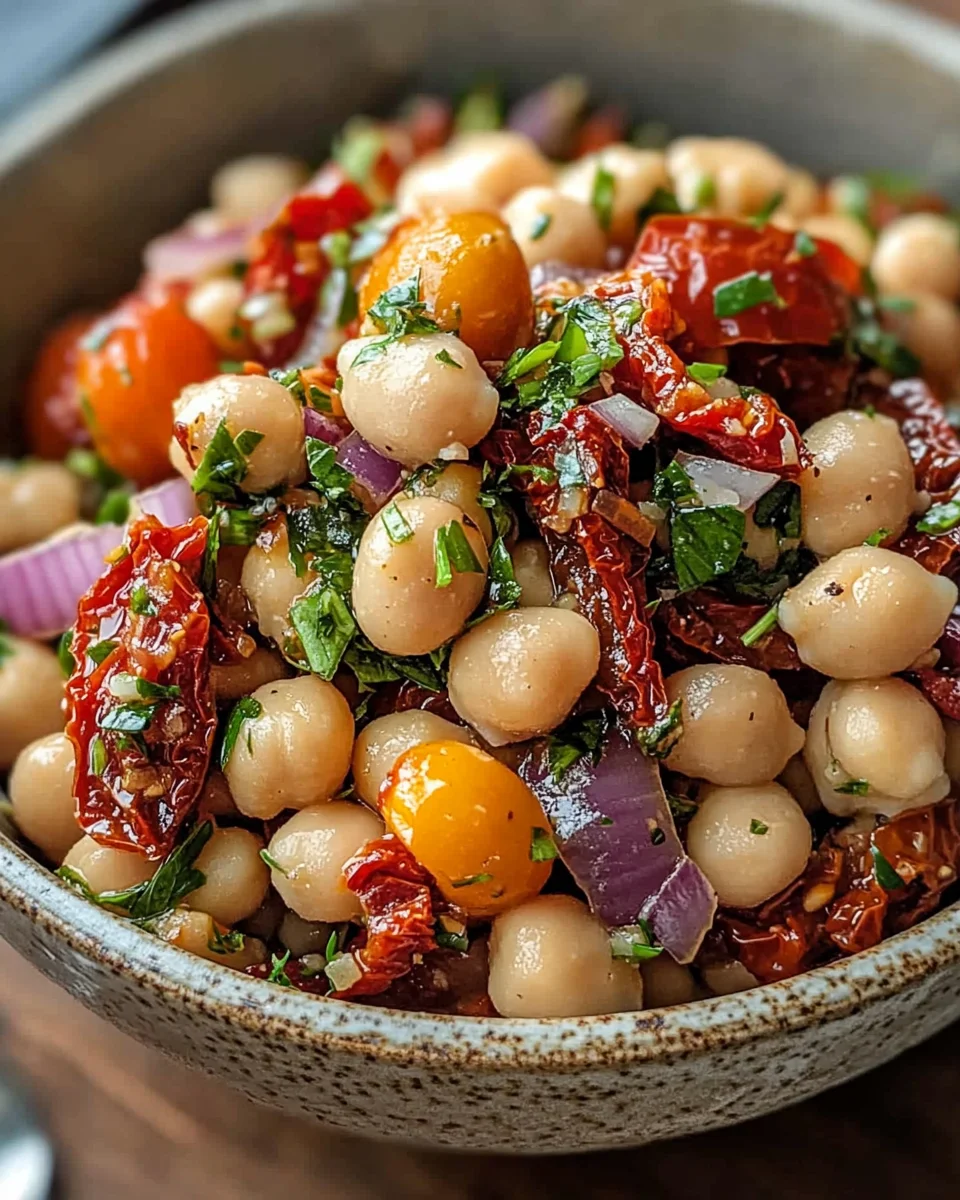 Marinierter getrockneter Tomaten-Bohnen-Salat