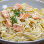 Pasta mit Lachs und Sahneso&szlig;e