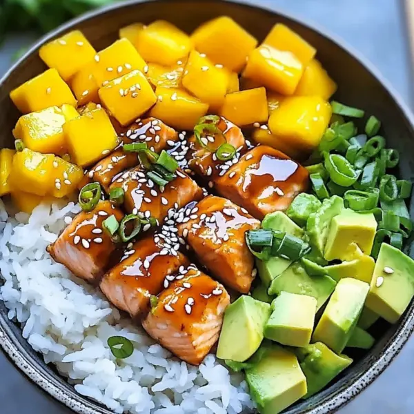 Teriyaki Lachs Reisschüssel mit Mango
