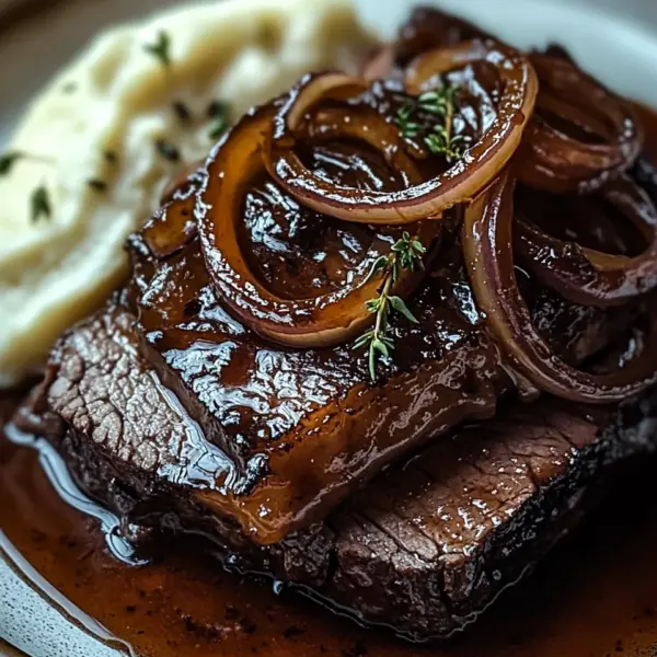 Rinderbrust in Balsamico-Zwiebelsoße