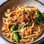 Schnelle Asianudeln mit Erdnusssauce